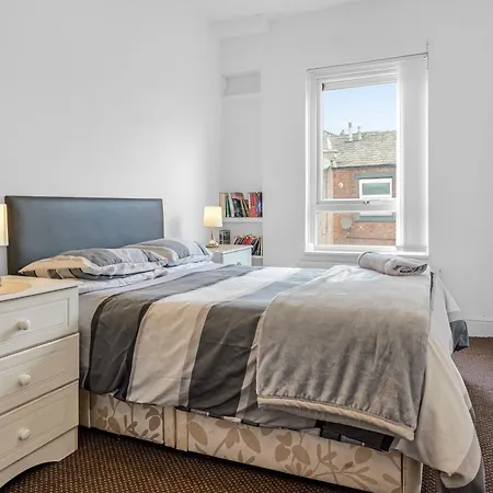 Rochdale 3 Bedroom House 2 Bath With Free Parking Sleeps 7 Exterior photo