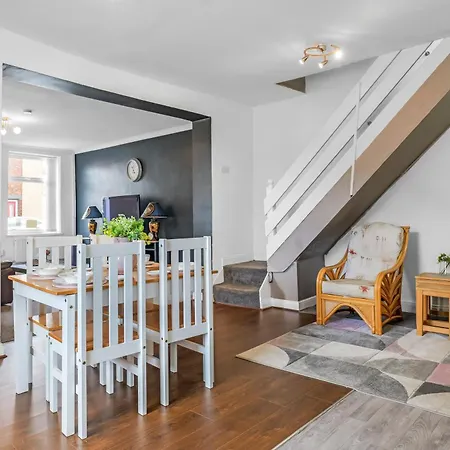 Rochdale 3 Bedroom House 2 Bath With Free Parking Sleeps 7 Exterior photo